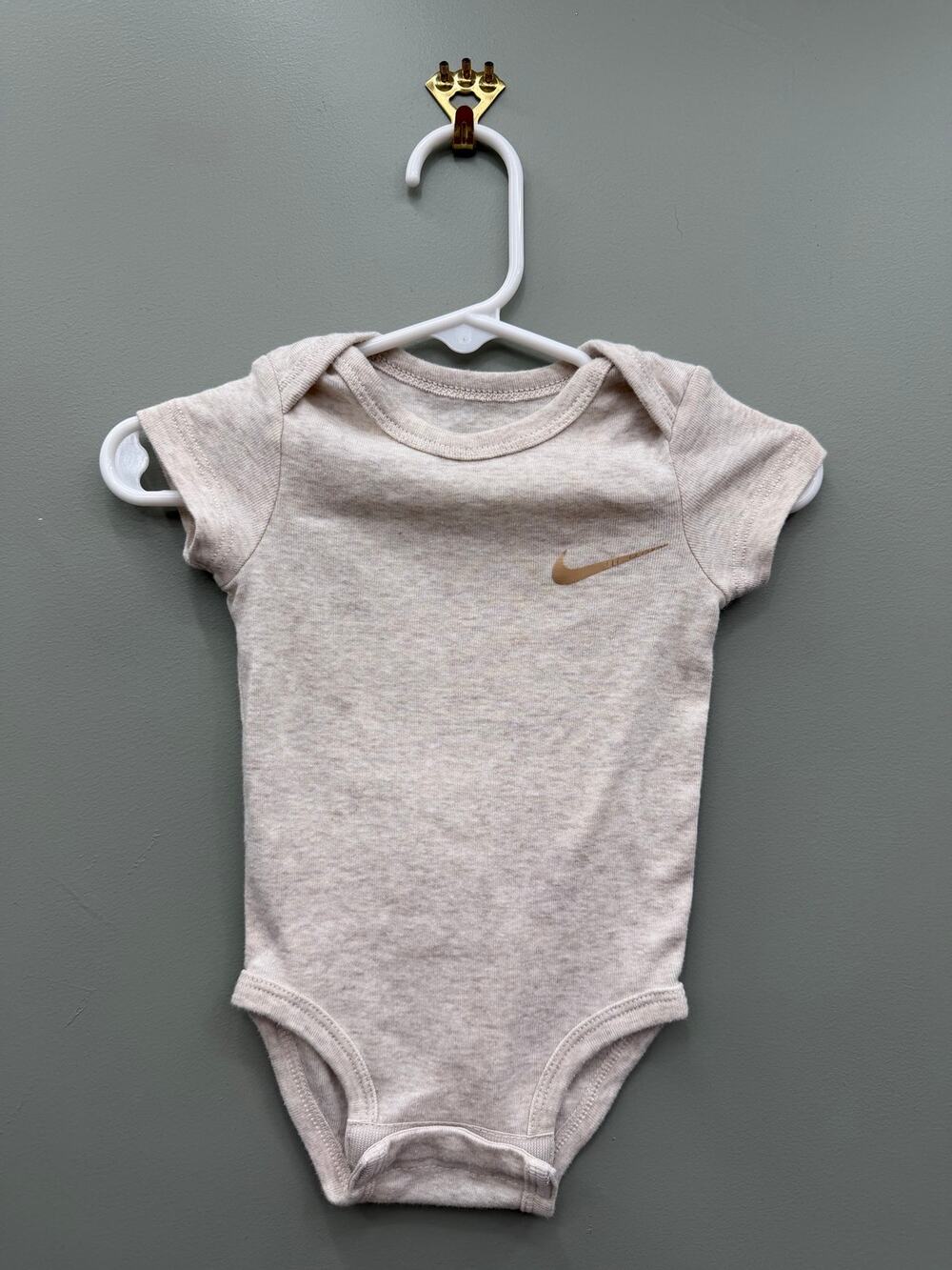 Nike Baby Bodysuit Oatmeal Heather Swoosh One Piece Size 6-9M
